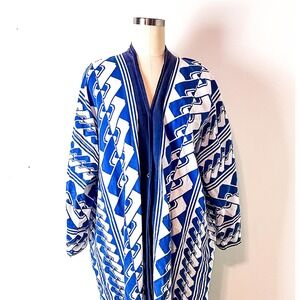 Vintage Yoshiwara Tsunagi Robe: Japanese Blue White Cotton Chain Link